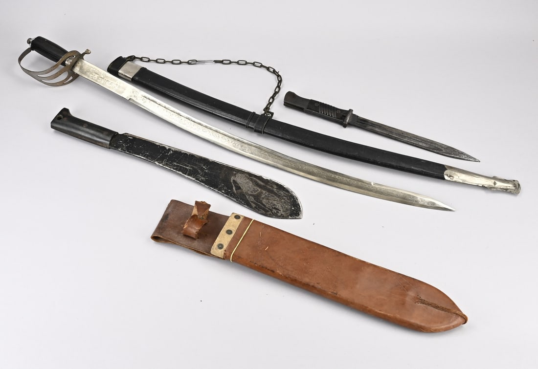 3 Parts militaria (1 of 1)