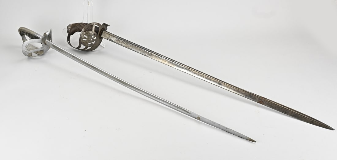 2x Antique saber, L 92 - 98 cm.: Two antique sabers, without scabbards. 1x Germany, Kirschbaum & Co. Solingen. 1x Unmarked, plated + shagreen hilt. Dimensions: L 92 - 98 cm. In good condition.
