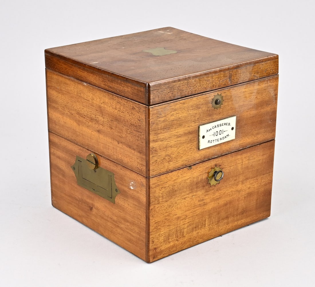Ship's chronometer, 1900 - 2