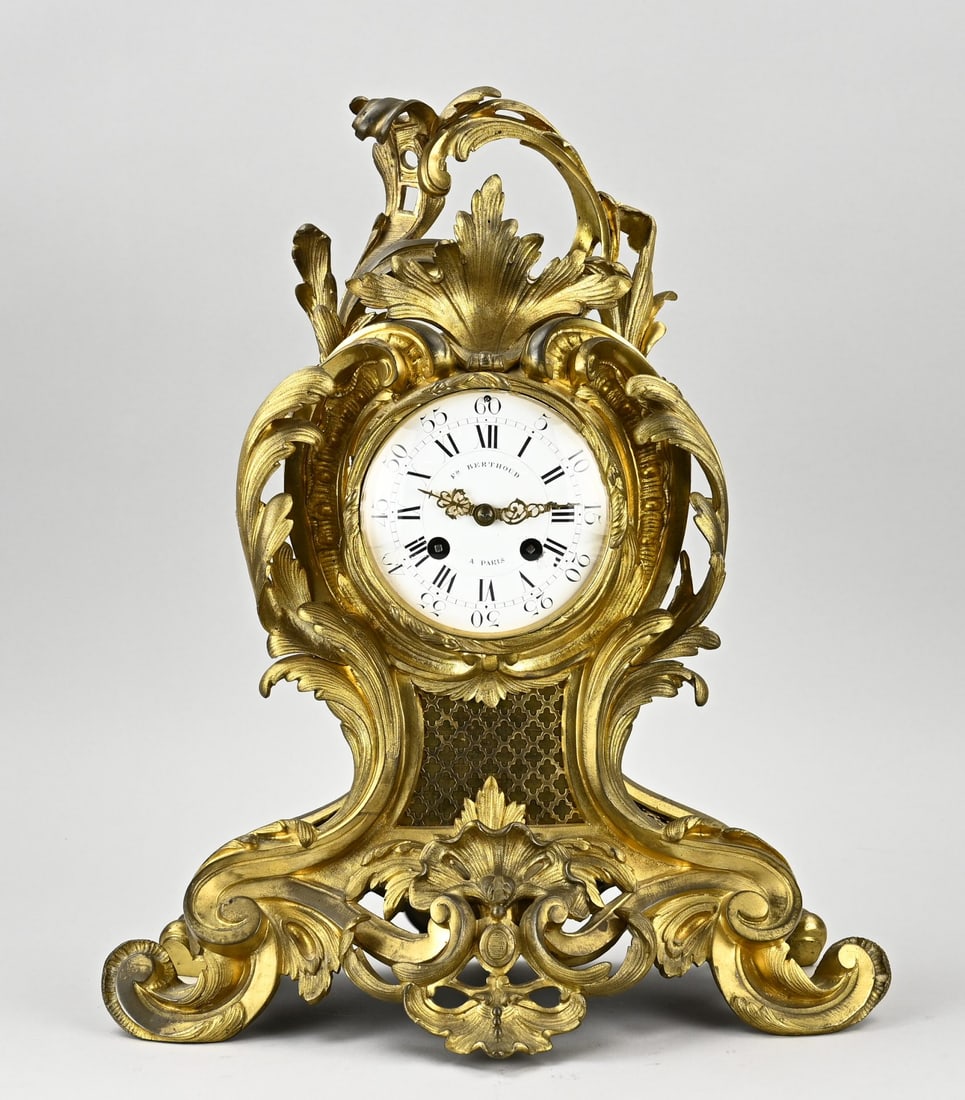 French pendulum clock, H 41 cm.: 19th-century French gilded bronze pendulum clock in Rococo style. FD Berthoud Paris. Eight-day movement, half-hour strike, spring pendulum. Dimensions: H 41 cm. In good condition.
