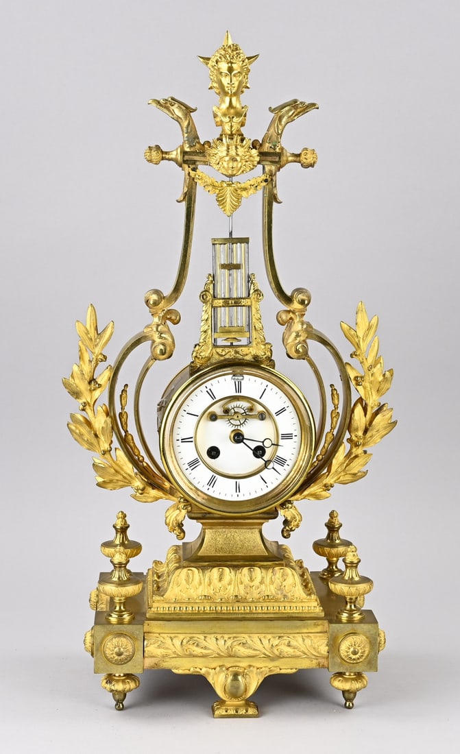Mysterious pendulum (1 of 2)