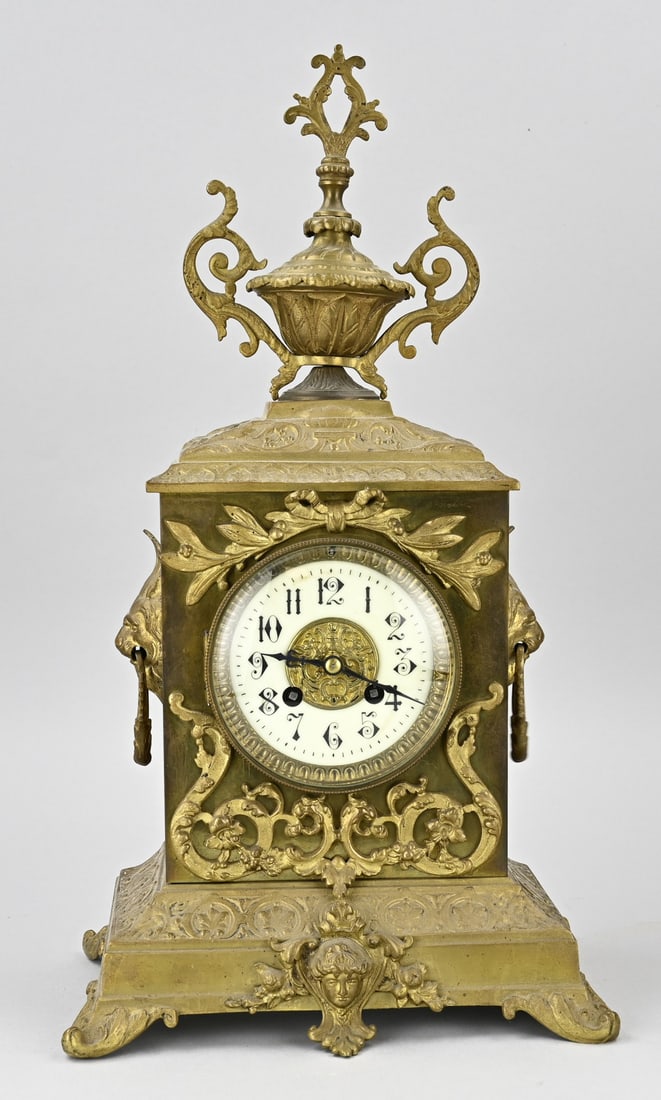 French pendulum clock, H 47 cm.: Antique French bronze mantel clock, historicism. Circa 1880. Vincent & Cie. Eight-day movement, half-hour striking, spring pendulum. Dimensions: H 47 cm. In good condition.