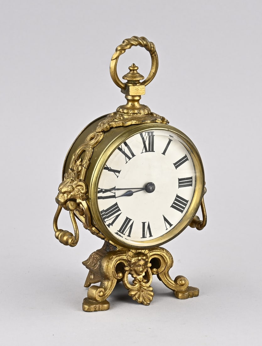 French desk clock, 1880: Antique French Louis Philippe desk clock. Circa 1880. Eight-day escapement. Dimensions: 20 cm. In good condition.