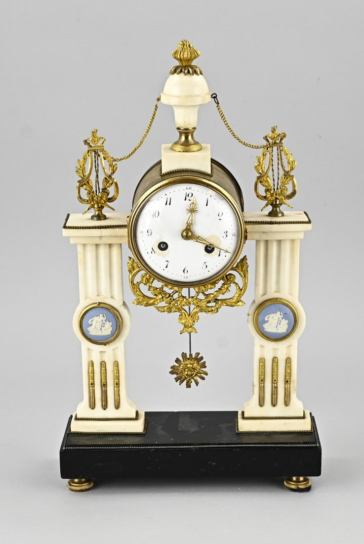 Louis XIV pendulum clock, 1800: Antique French marble Louis Seize pendulum clock. Circa 1800. Eight-day movement, half-hour strike, and string pendulum. Dimensions: H 45 cm. Damaged. In reasonable condition.