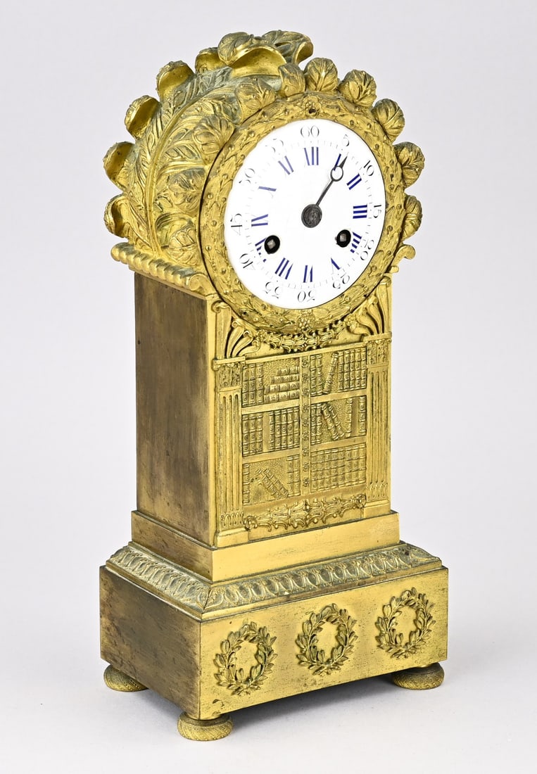 French pendulum clock, 1820: Antique, French, fire-gilded bronze Empire Lectura pendulum clock. Eight-day movement, half-hour strike, string pendulum. Circa 1820. Dimensions: H 31 cm. Uncleaned. In good condition.
