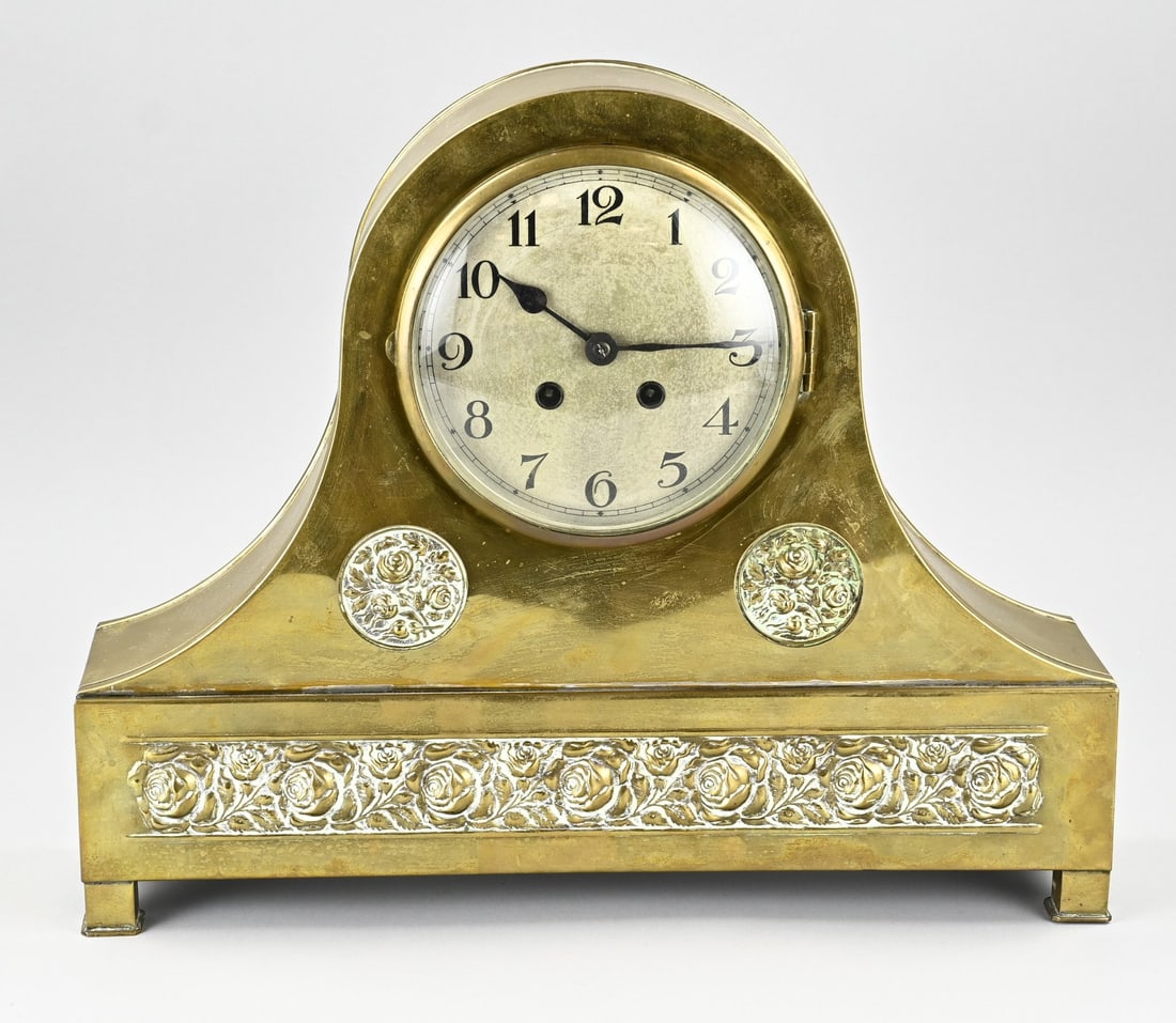 Antique pendulum clock, 1915 (1 of 2)