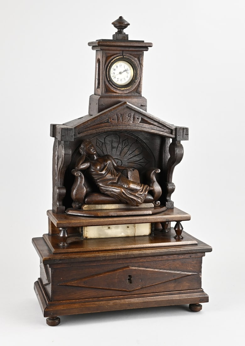 Antique table clock, 1900 (1 of 1)