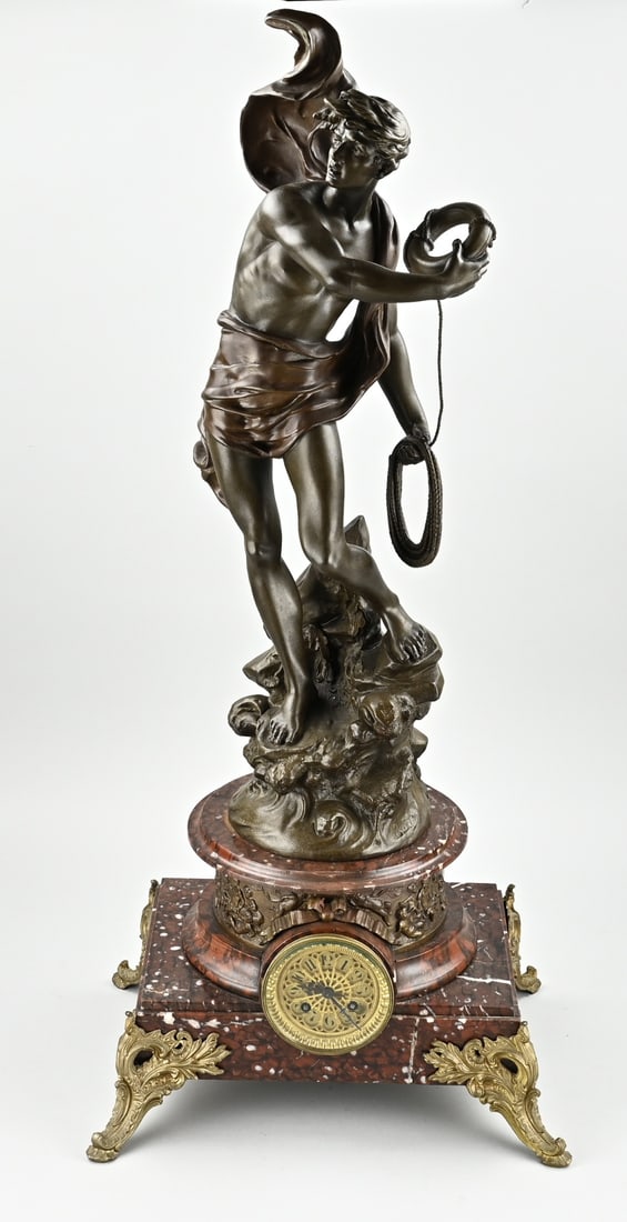 French pendulum clock, 1900: Very large antique French pendulum clock of composite metal, with marble base. Eight-day movement, half-hour strike. Circa 1900. Dimensions: 92 cm. In good condition.