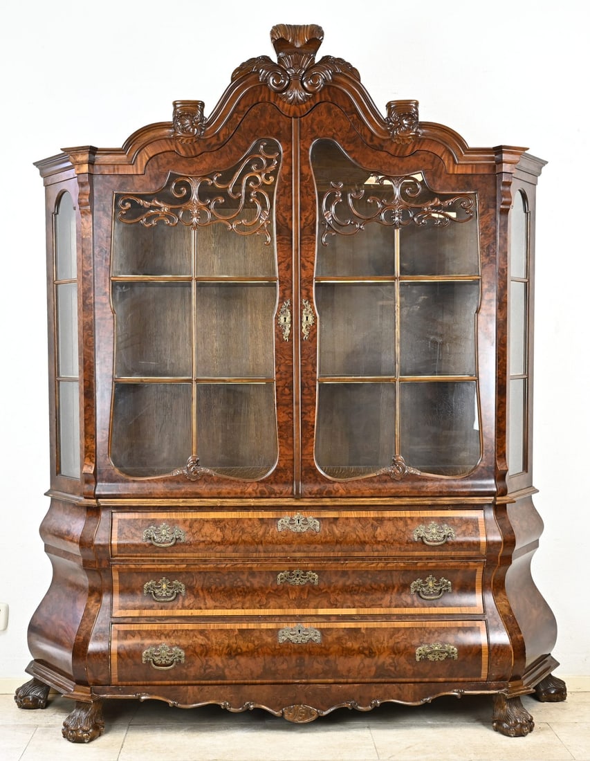 Burr walnut display cabinet: Dutch burr walnut Baroque display cabinet with bronze fittings and claw feet. Period piece, second half of the 20th century. Dimensions: 225 x 190 x 48 cm. In good condition.