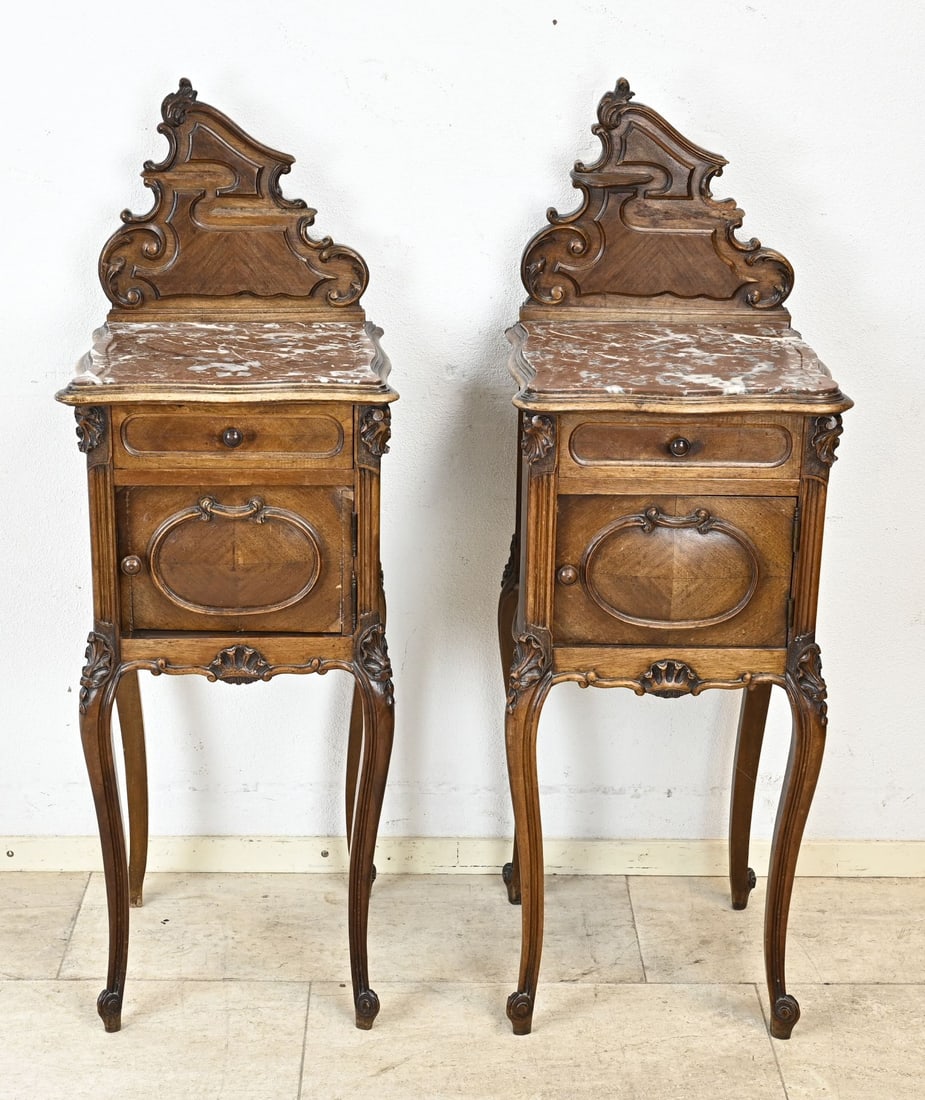 2x French bedside table (walnut): Two beautiful antique French walnut bedside tables with marble tops. Circa 1880. Neo-Rococo. Dimensions: 120 x 40 x 40 cm. In good condition.