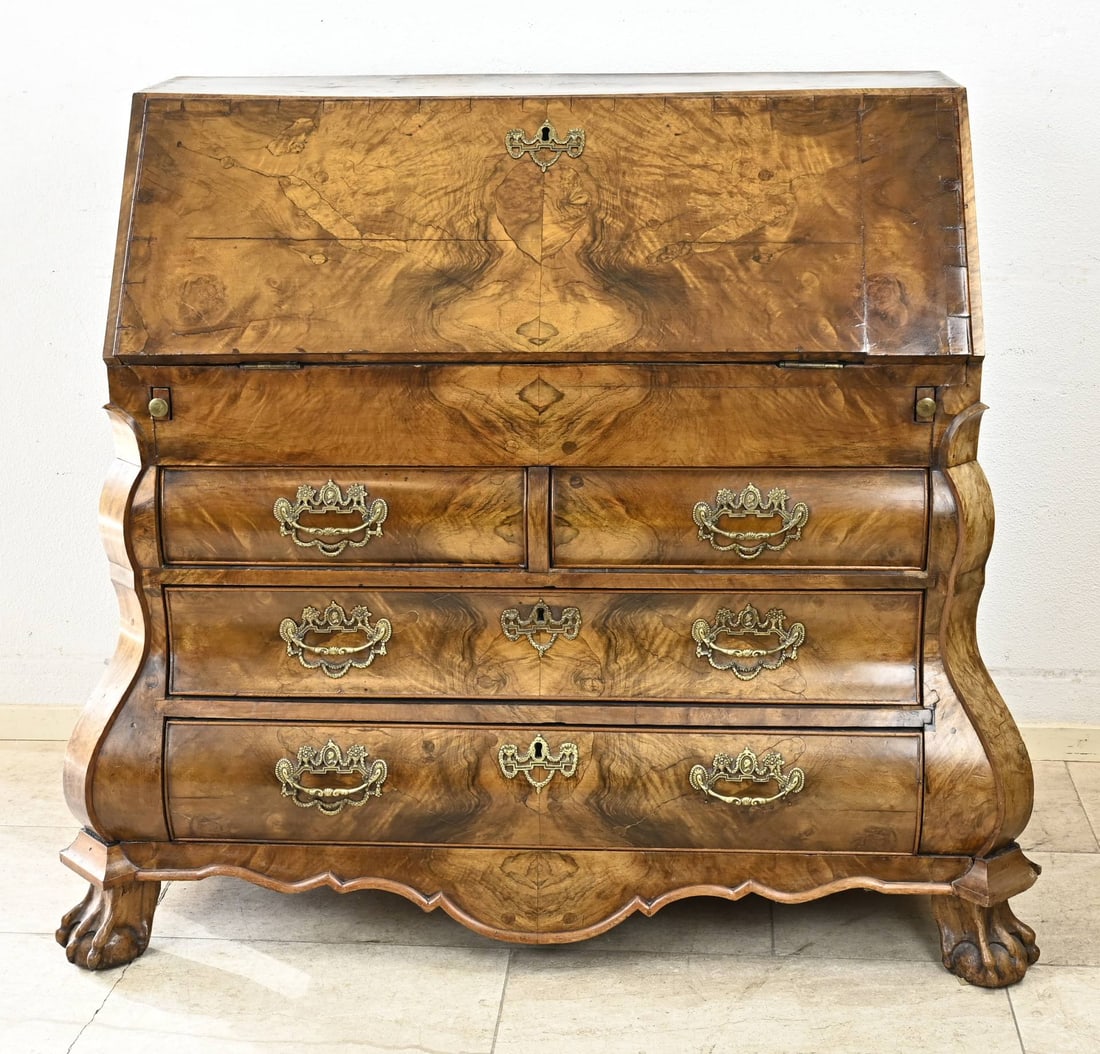 Baroque secretary desk (burr walnut): 18th-century Dutch, burr walnut, double-curved, Baroque secretary desk with original fittings and claw feet. Dimensions: 108 x 125 x 50 cm. In good original condition.