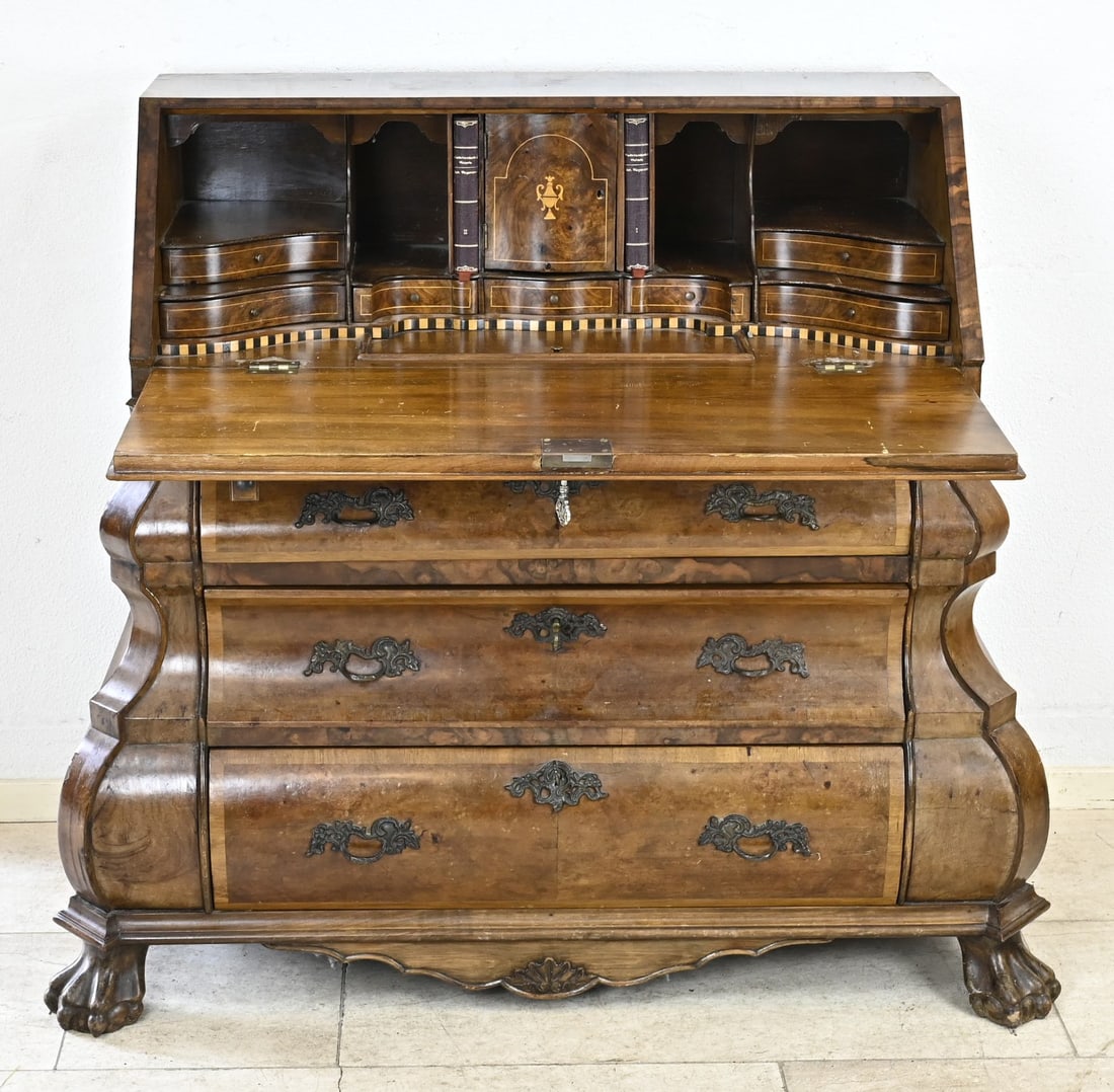 Root walnut secretary: Dutch, burr walnut, double-curved secretary in Baroque style, with claw feet and bronze fittings. Period piece, second half of the 20th century. Dimensions: 102 x 110 x 45 cm. In good condition.