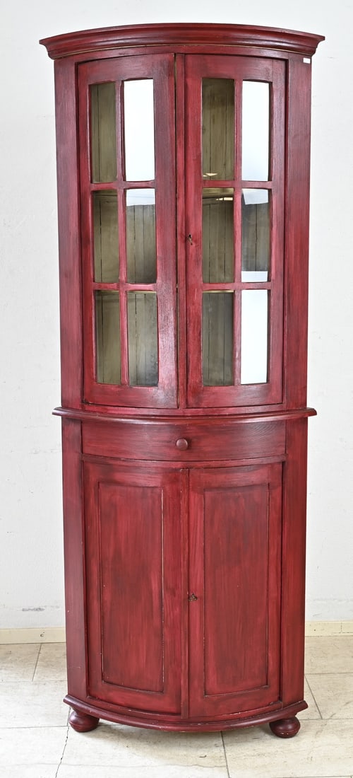 Corner cabinet, Staphorster red: Staphorster red-painted corner cabinet, two-part. Second half of the 20th century. Period piece of furniture. Dimensions: 206 x 78 x 60 cm. In good condition.