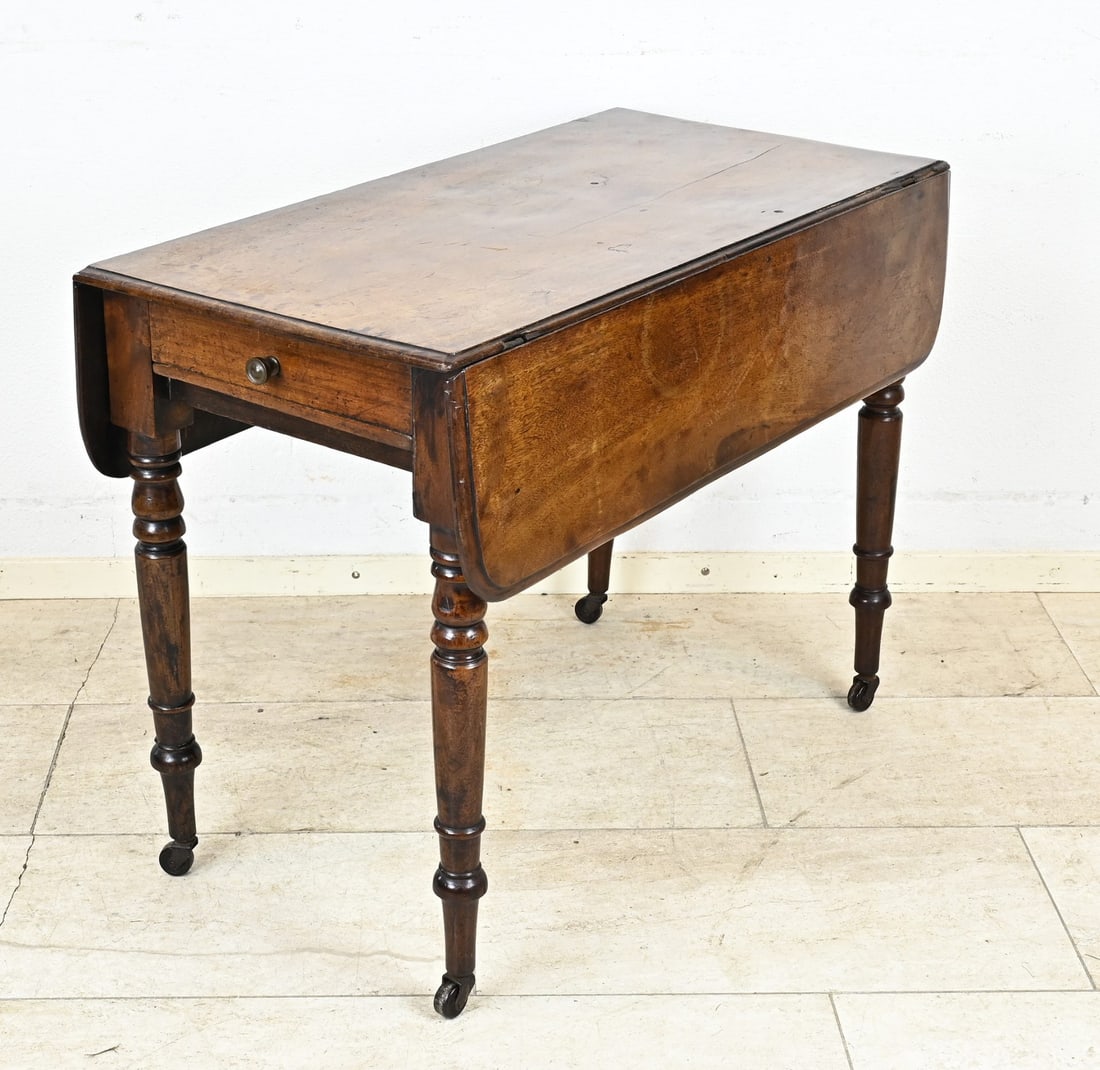 English drop-leaf table, 1880: English Victorian mahogany drop-leaf table with drawer and brass casters. Dimensions: 68 x 50 x 92 cm. In good condition.