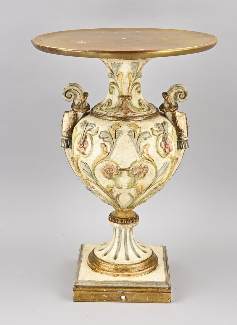Flower table/pedestal: Italian wooden polychrome pedestal. Second half of the 20th century. Dimensions: 54 x Ø 37 cm. In good condition.