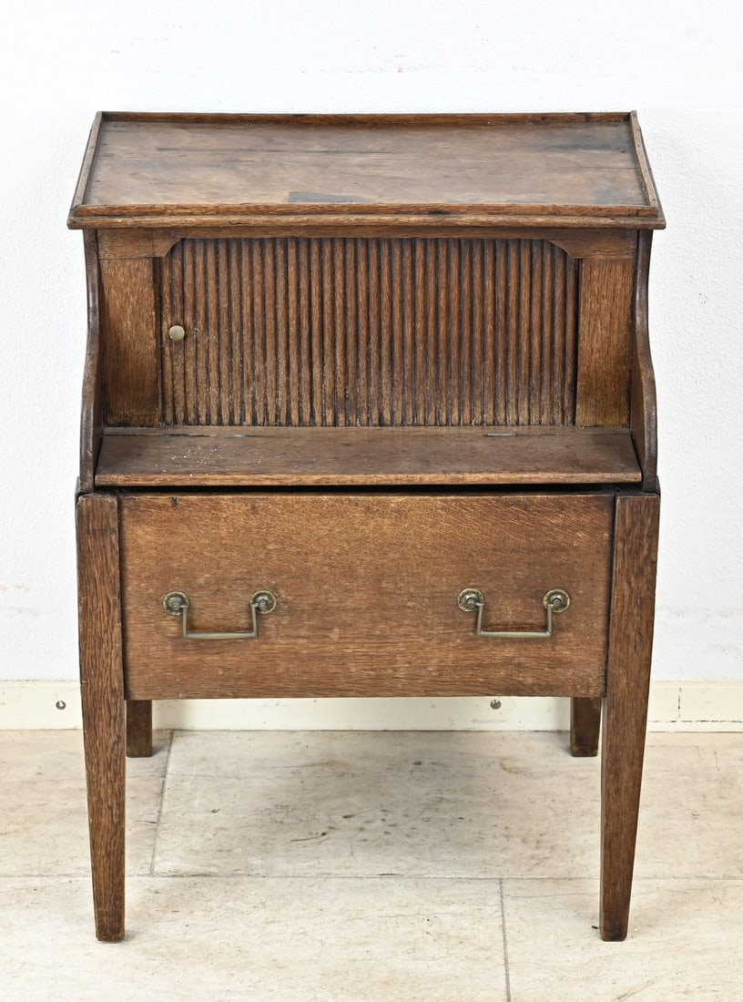 Oak cabinet (blind): Dutch oak Louis Seize bedside table with roll-up door and drawer. Circa 1800. Dimensions: 65 x 55 x 43 cm. In good condition.