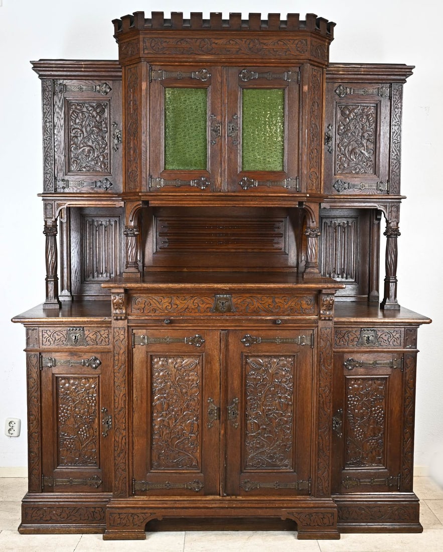 Large oak sideboard: Large, 19th-century German oak historicist sideboard with grapevine motifs and Renaissance + Neo-Gothic features. Divisible. Dimensions: 240 x 190 x 72 cm. In good condition.