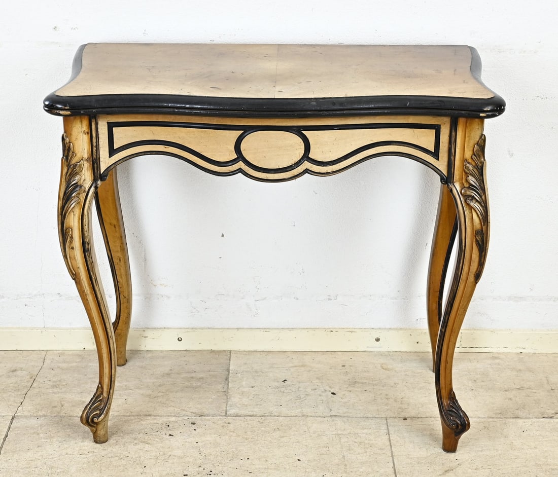 William III gaming table, 1860: Antique Dutch walnut William III gaming table. Circa 1860. Dimensions: 75 x 85 x 85 cm. In very good condition.