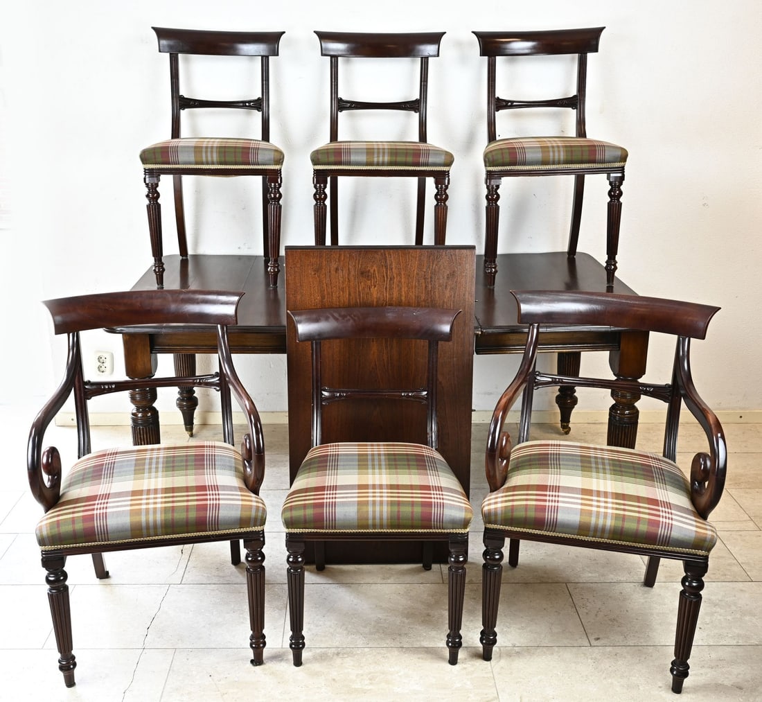 Mahogany dining set + 6 chairs: English-style mahogany dining set. With extendable table and six chairs, two of which have armrests. Period piece. Second half of the 20th century. Dimensions: 230 x 100 x 79 cm / 100 x 55 x 43 cm.