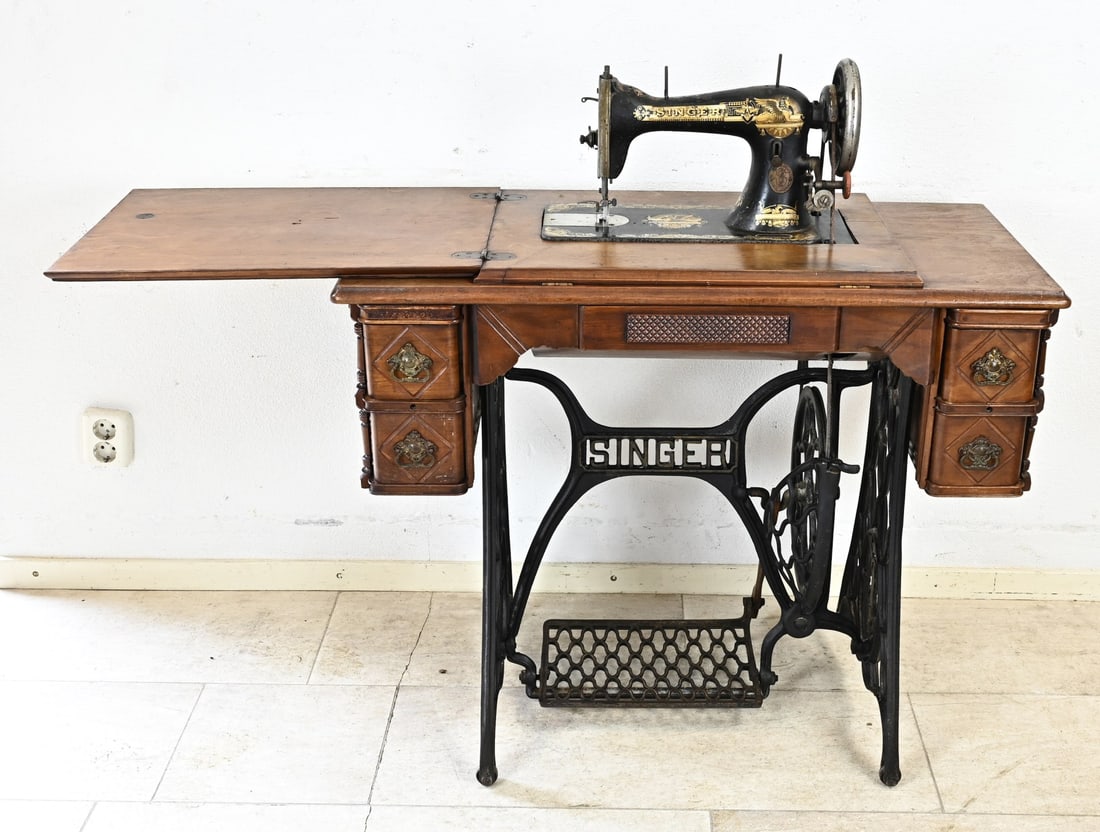 Singer sewing machine table (1 of 2)