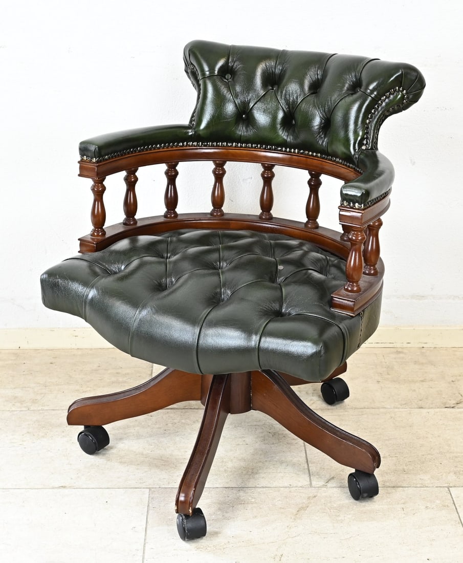 Office chair with leather: Mahogany desk chair with leather. Swivel. Second half of the 20th century. Dimensions: 81 x 64 x 66 cm. In good condition.
