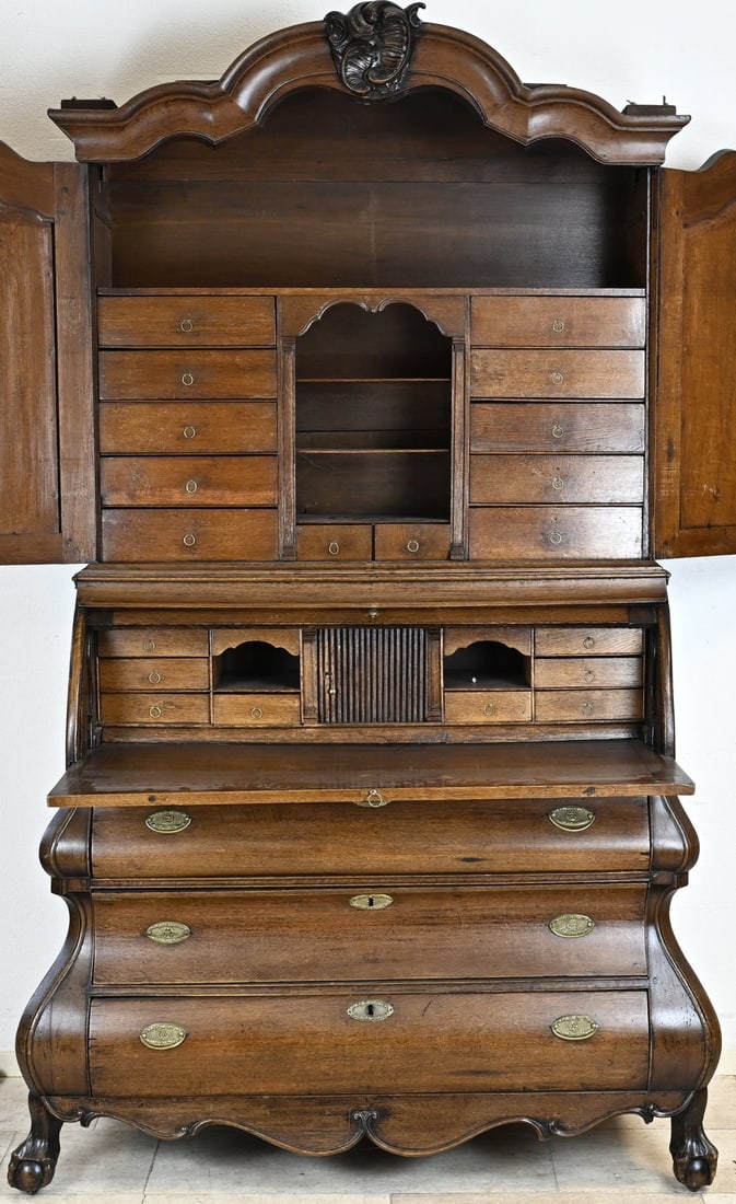 Oak secretary desk: 18th-century Dutch oak Baroque secretary desk with cylinder flap and raised edge. With original fittings. Dimensions: 225 x 135 x 60 cm. In very good condition.
