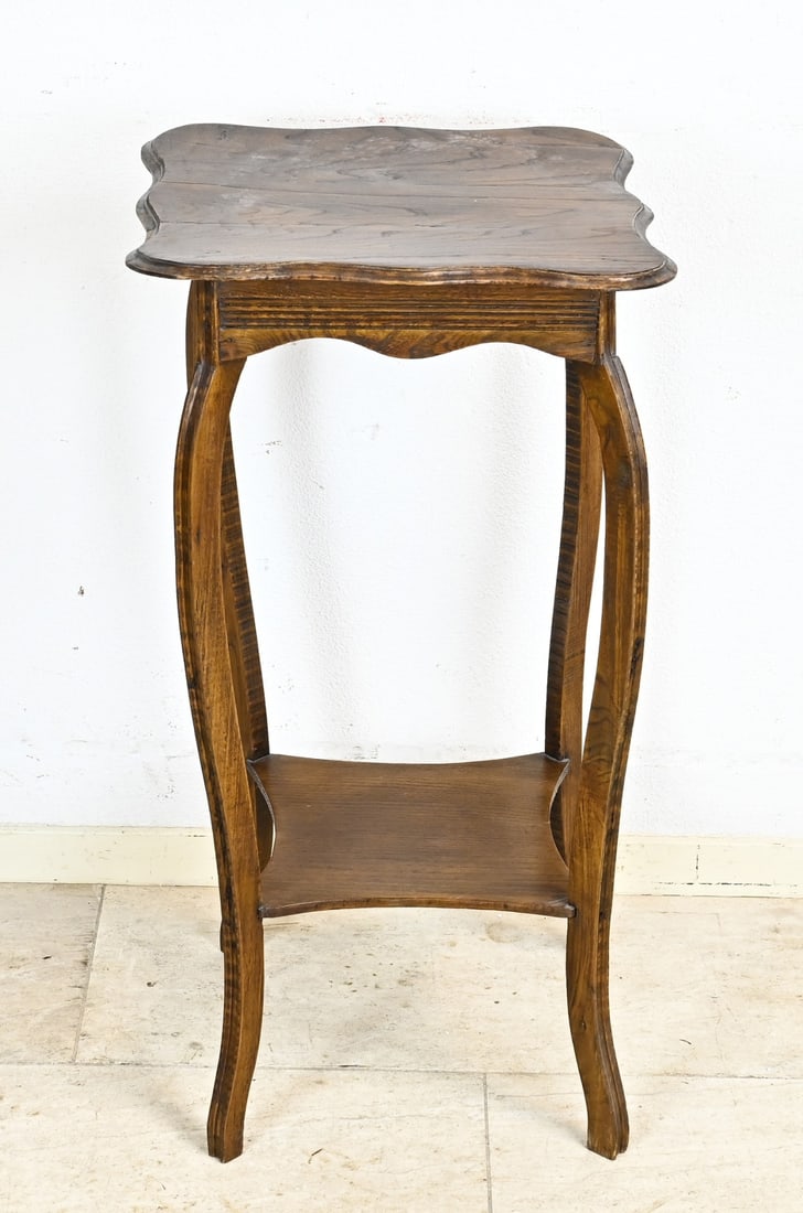 Flower table, 1900: Antique elm flower table with tiers. Circa 1900. Dimensions: 77 x 38 x 39 cm. In good condition.
