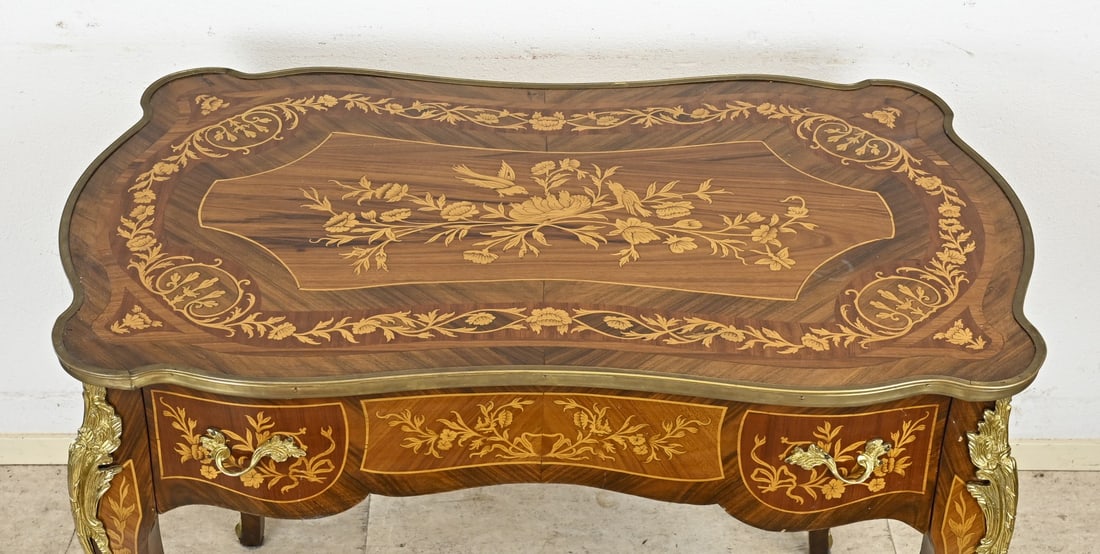 Desk with inlay - 2