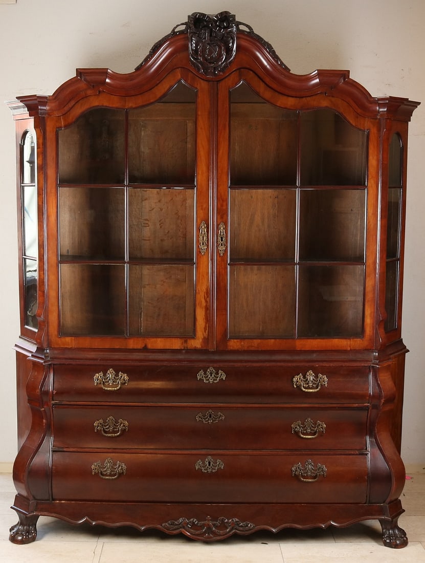 19th-century porcelain cabinet: 19th-century mahogany Dutch Baroque china cabinet with claw feet and bronze fittings. Minor veneer damage. Dimensions: 230 x 200 x 53 cm. In fair/good condition.