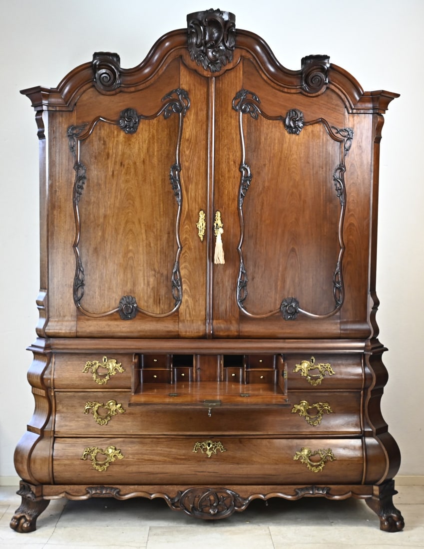 Mahogany cabinet (secretary desk with drawer): 18th-century Dutch mahogany Louis Quinze double-curved writing cabinet with original bronze fittings and claw feet. Dimensions: 245 x 190 x 75 cm. In good condition.