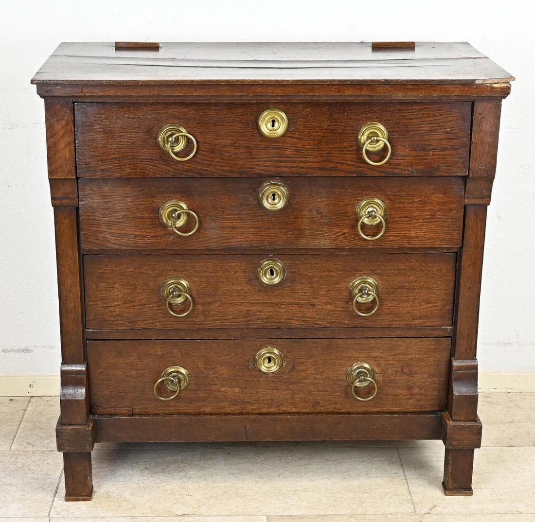 Oak chest of drawers (1 of 1)
