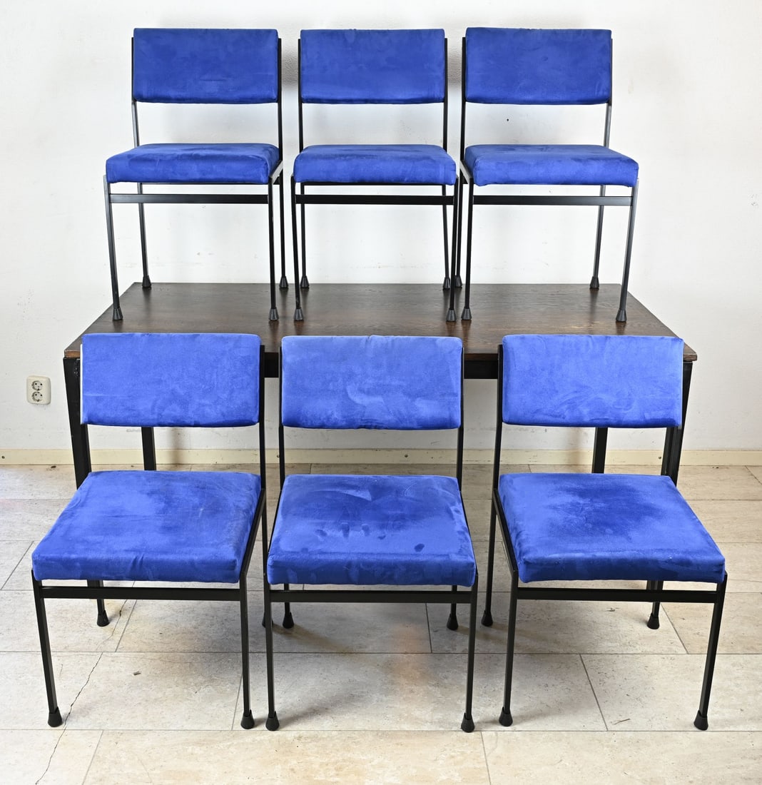Pastoe dining set (table + 6 chairs): Pastoe dining set, consisting of an extendable table and six chairs. Chair dimensions: 80 x 51 x 46 cm. / Table: 180 x 83 x 73 cm. - 215 x 83 x 73 cm. In good condition.