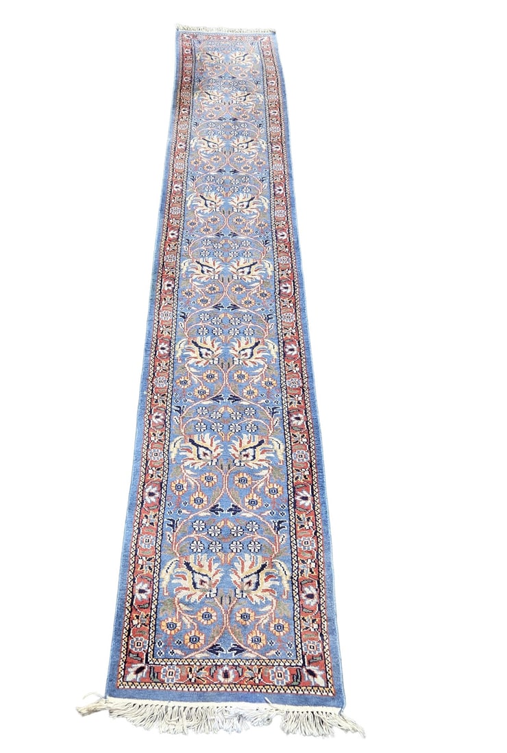 Persian runner, 385 x 60 cm.: Hand-knotted Persian runner. Light blue and red in color. Dimensions: 385 x 60 cm. In good condition.