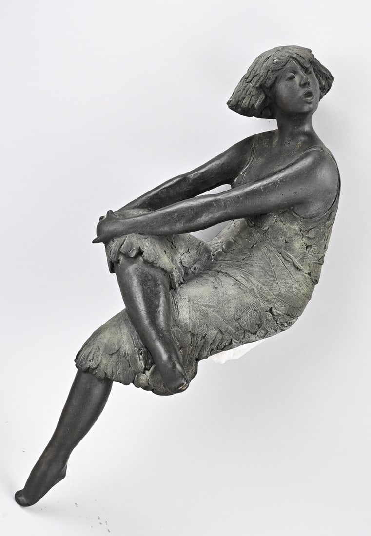 Evert den Hartog, Sculpture: Large bronze sculpture by Evert den Hartog, 1949. Seated woman. Dimensions: 66 cm. In good condition.