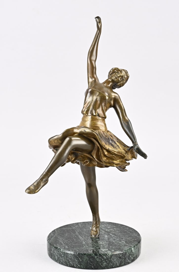 Bronze ballerina (1 of 2)