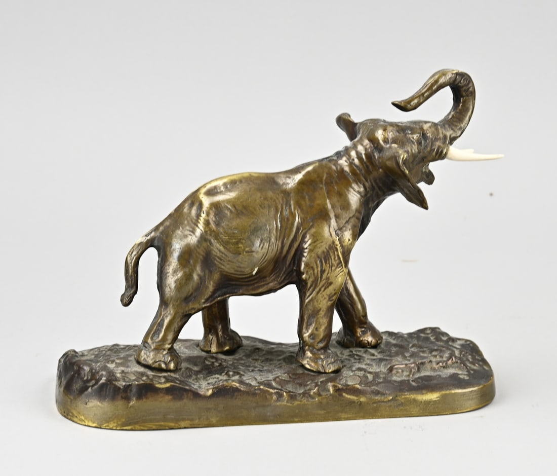 Bronze elephant - 2