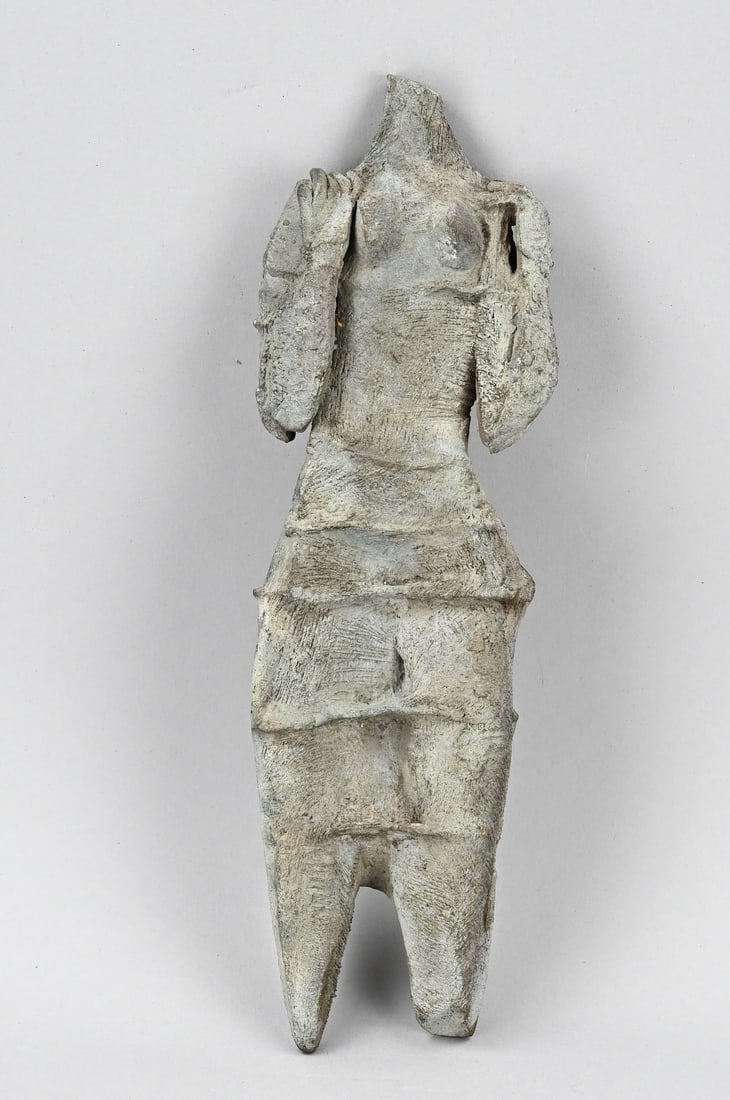 Louis Visser, Torso figure: Modern terracotta figure (torso) by sculptor Louis Visser. 1927 – 2011. Second half of the 20th century. Dimensions: 29 cm. In good condition.