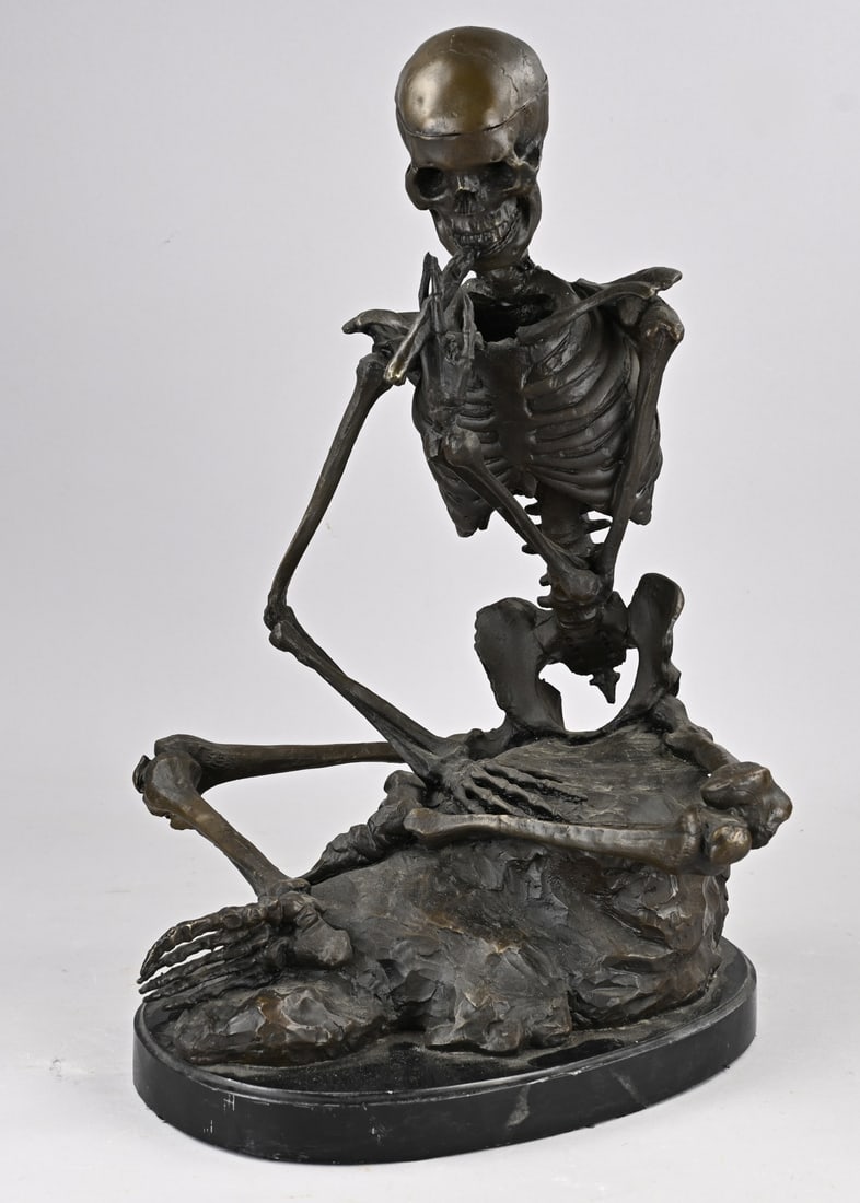 Bronze skeleton with cigar: Bronze parody of Rodin's 'The Thinker', but now with a cigar. 21st century. Dimensions: H 53 cm. In good condition.