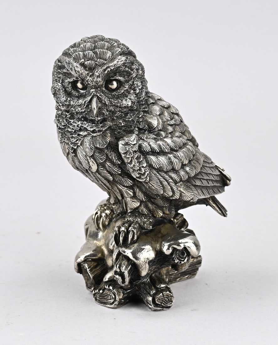 Plated figure, Owl: Old plated metal owl. 20th century. Dimensions: 16 cm. In good condition.