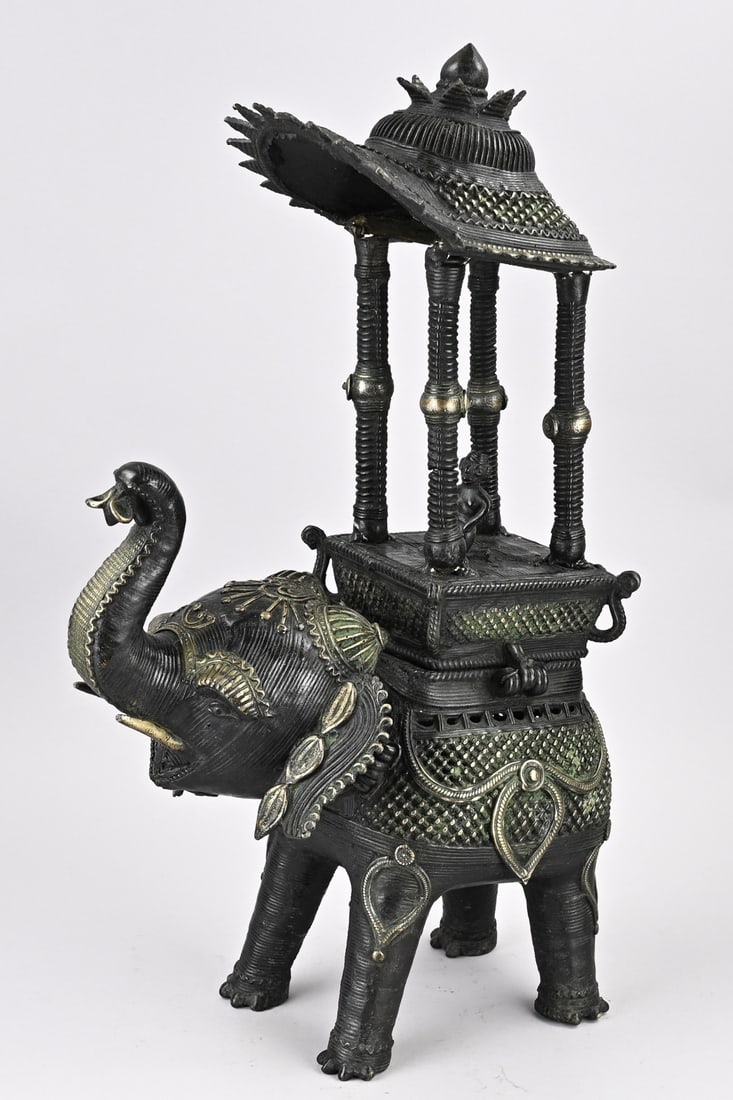 Bronze statue, Elephant: Ancient Indian bronze statue. Elephant with rider, two-part. 20th century. Dimensions: ...8/5/2026. In good condition.