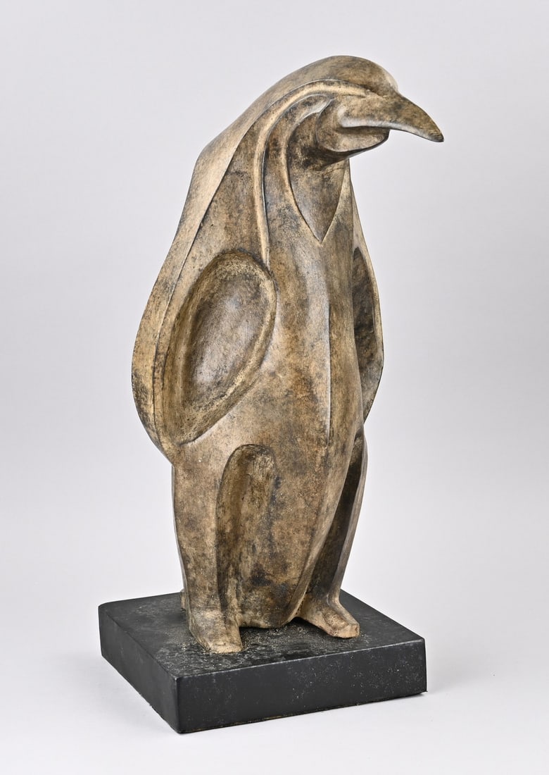 Bronze penguin, 53 cm.: Bronze penguin on a black marble base. Art Deco style. 21st century. Dimensions: H 53 cm. In good condition.