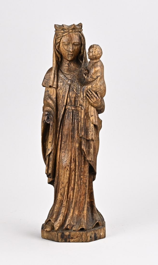 Antique religious figure, Mary with child: 17th - 18th century oak Madonna figure with baby Jesus. Dimensions: H 35 cm. Forearm missing. In good condition.