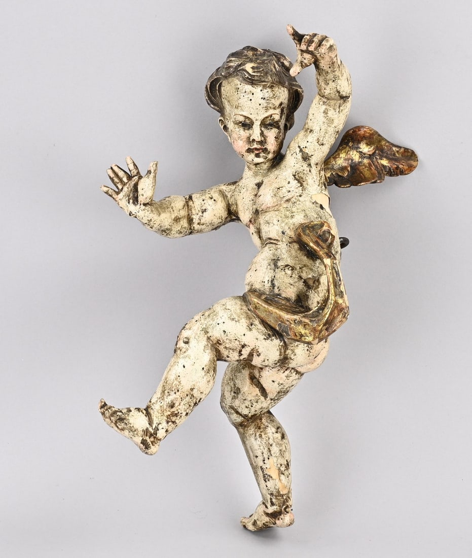 18th-century angel, 39 cm.: 18th-century wooden angel with beautiful original polychromy. Dimensions: 39 cm. One wing is missing. In good condition.