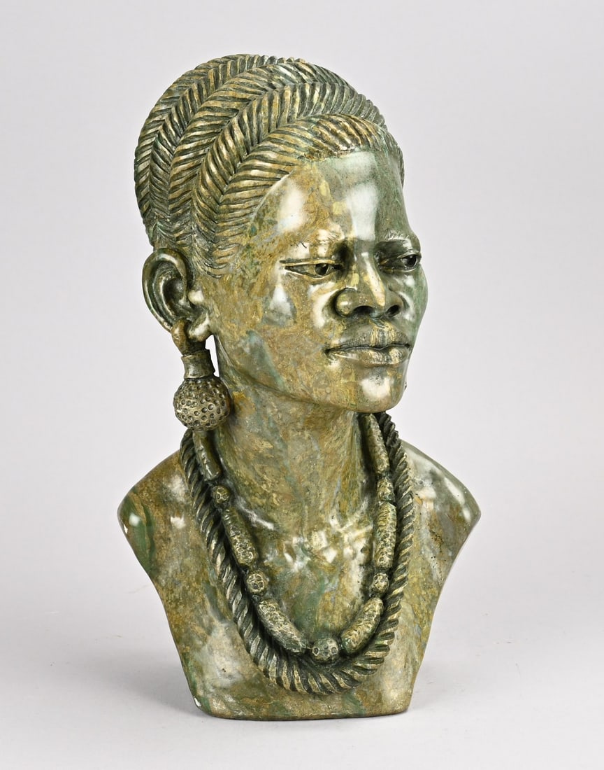 Tandi, African bust (1 of 2)