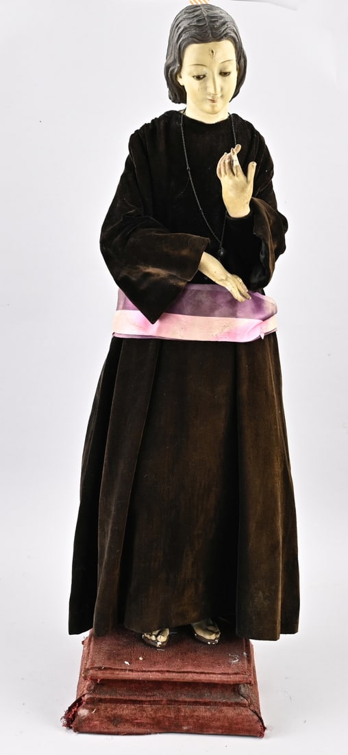 Spanish Saint figure, H 90 cm.: Antique Spanish wooden polychrome Saint figure. Circa 1900. Dimensions: H 90 cm. Two fingers damaged. Otherwise in good condition.