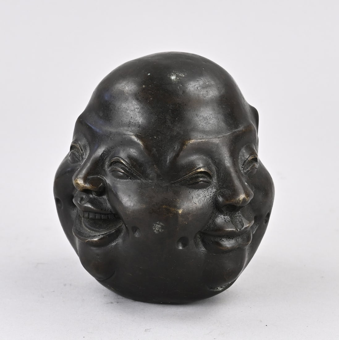 Bronze sculpture, 4 Faces: Old Chinese bronze sculpture with four faces. Base mark. 20th century. Dimensions: 12.5 cm. In good condition.