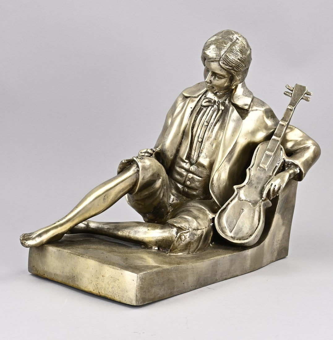 Image, Little sleeping violist: Bronze, plated figure. Violin player. Second half of the 20th century. Dimensions: 32 x 32 x 22 cm. In good condition.