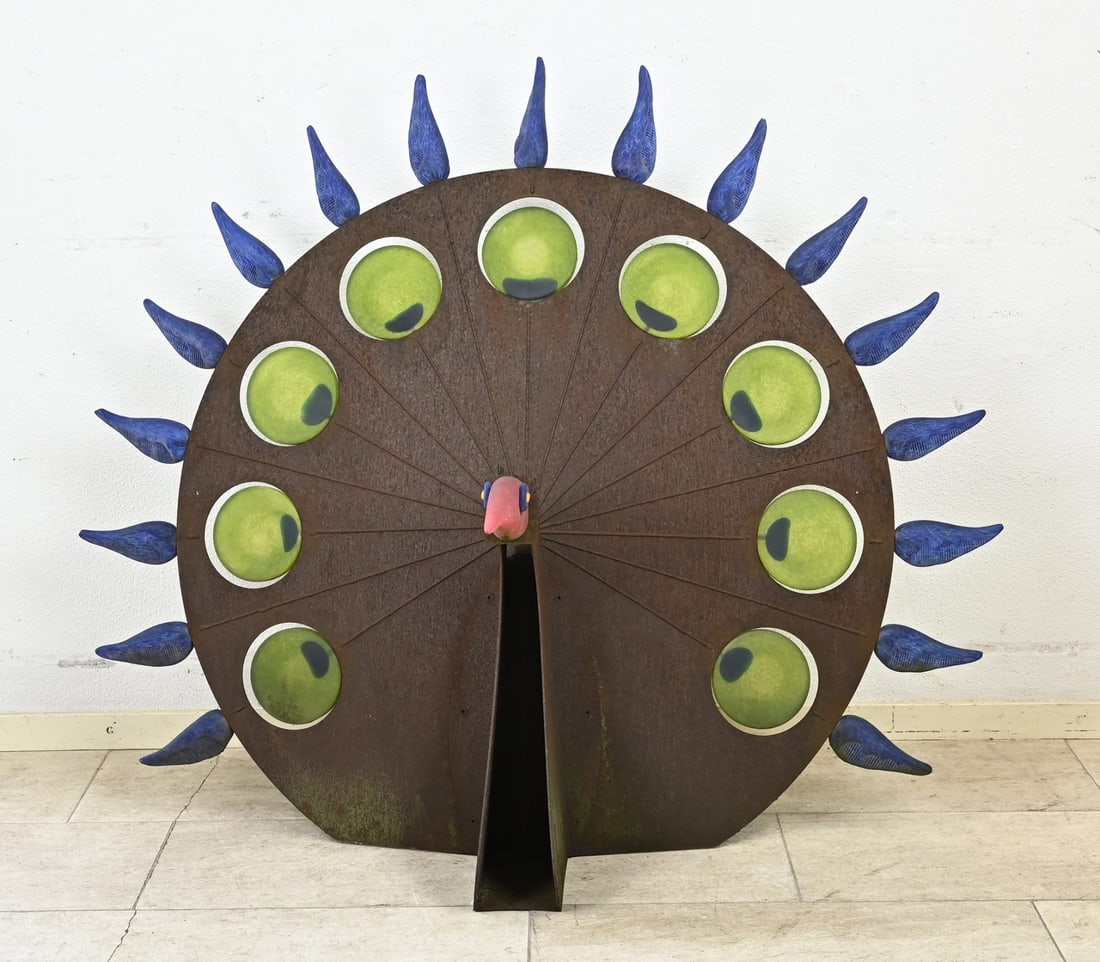 Iron garden statue, Peacock (Glass studio Borowski): Large iron garden sculpture, peacock, with glass. Glass Studio Borowski. Dimensions: 107 x 120 x 75 cm. In good condition.