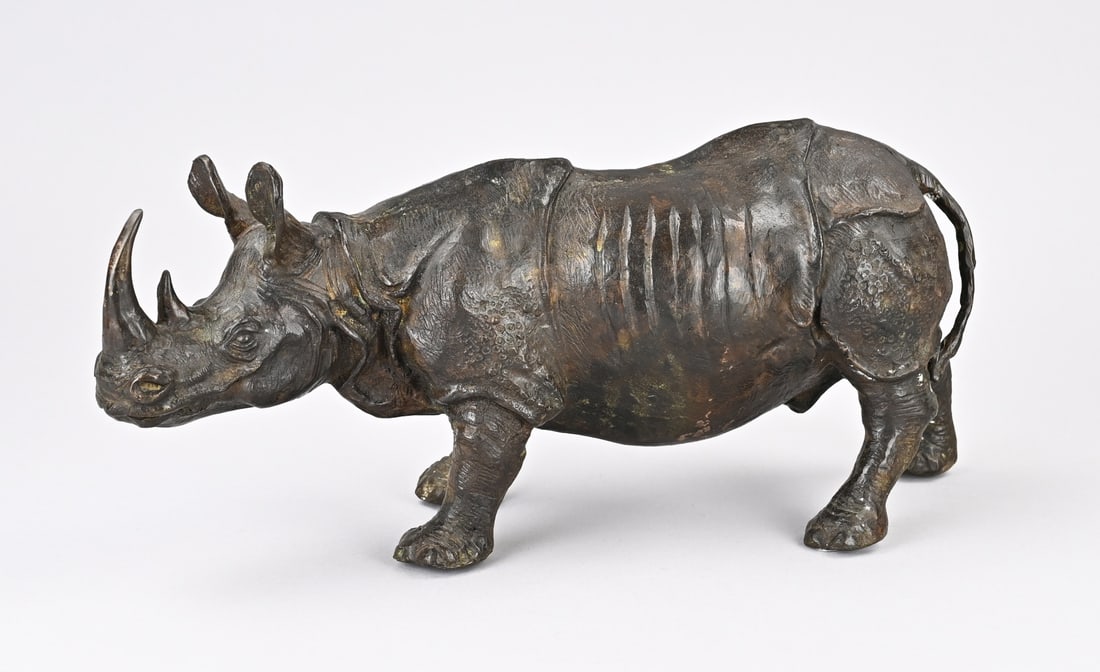 Bronze rhinoceros, 35 cm.: Bronze rhinoceros. Unsigned. Second half of the 20th century. Dimensions: 35 cm. In good condition.