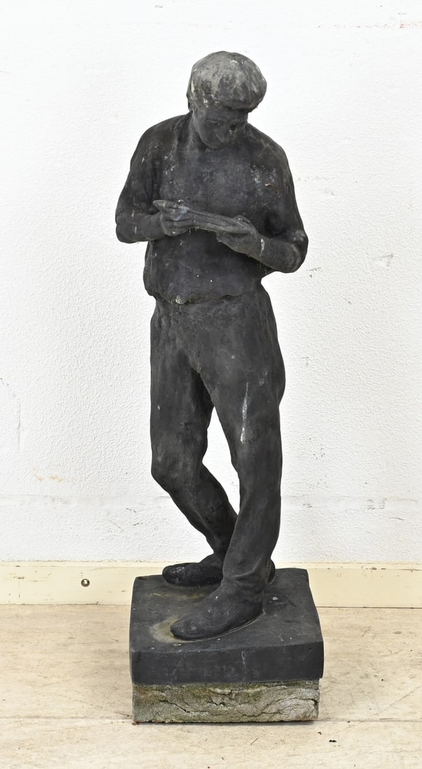 Bronze statue 'the weaver' (1 of 1)